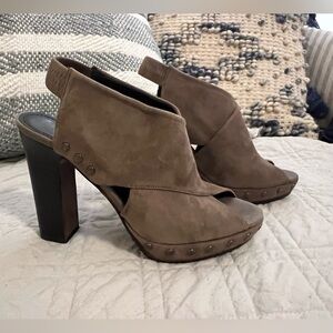 New Donald Pliner Jagger heels taupe suede size 6